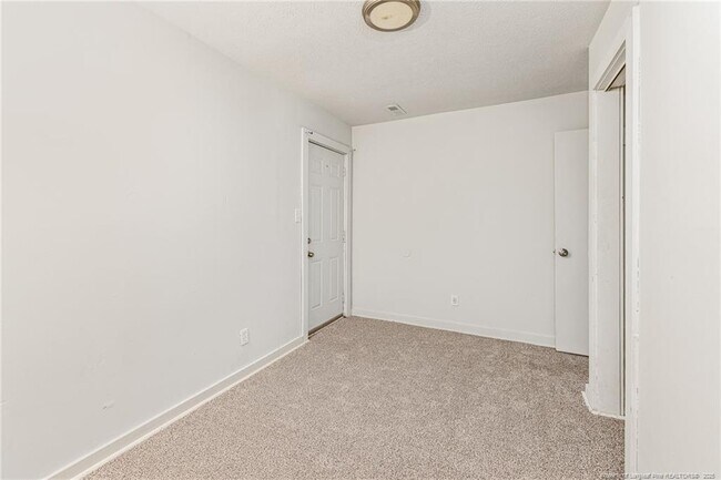 Building Photo - 210-210 S Plymouth St