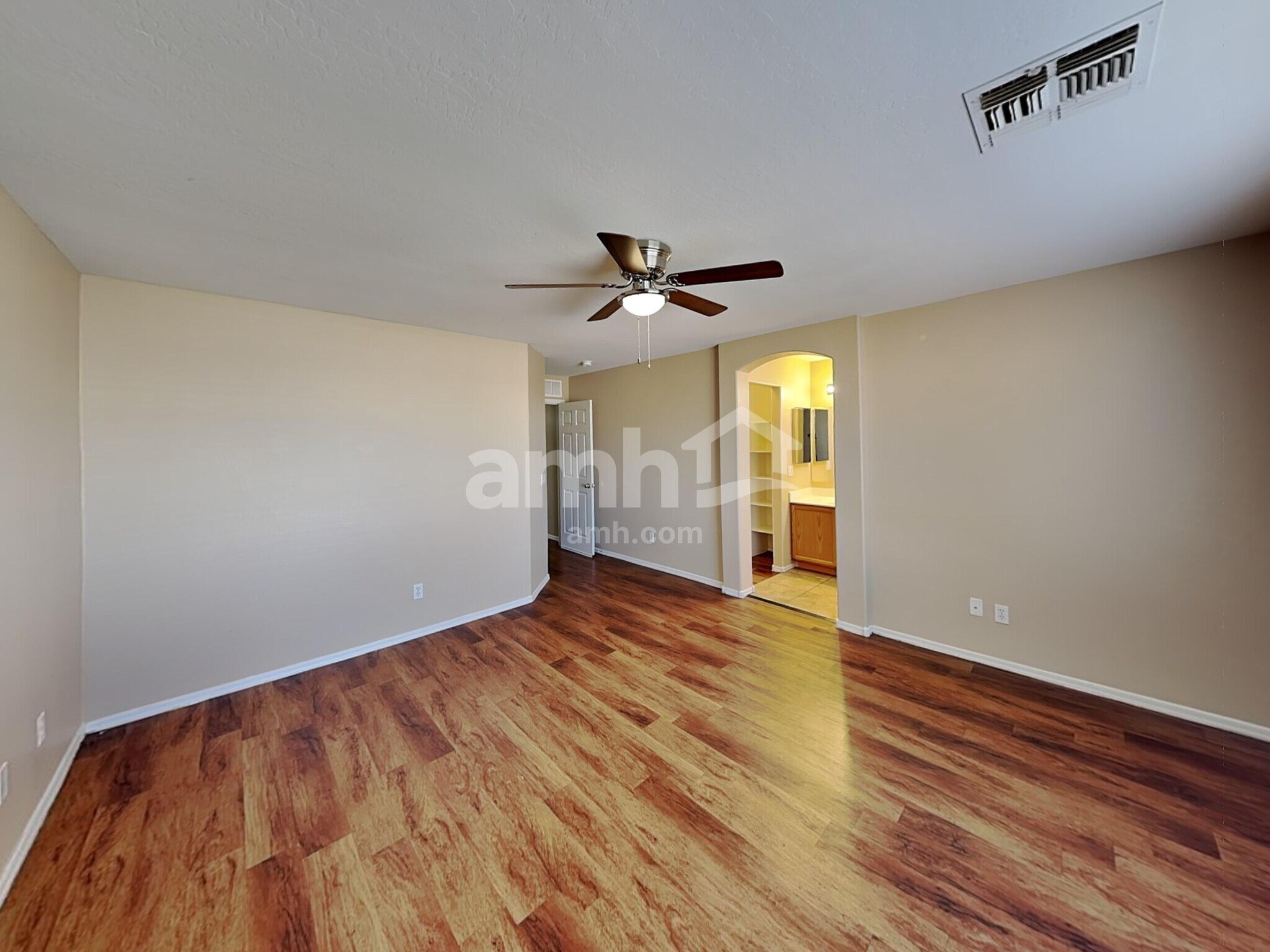 Building Photo - 7024 W Rose Ln