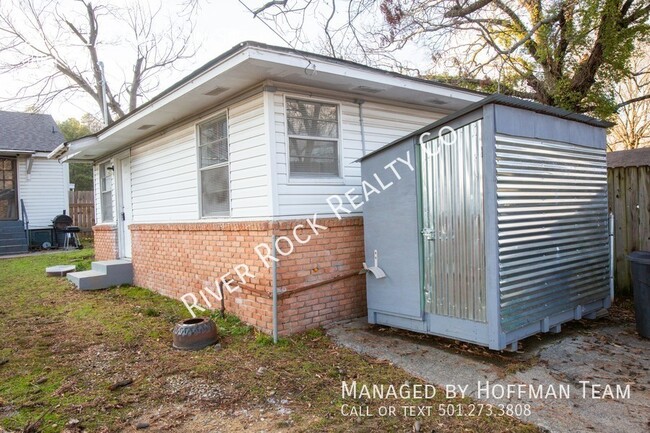 Building Photo - 2410 1/2 Division Street - MOVE IN SPECIAL!