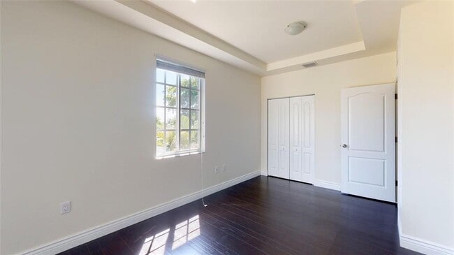 Building Photo - 632 NE 20th St