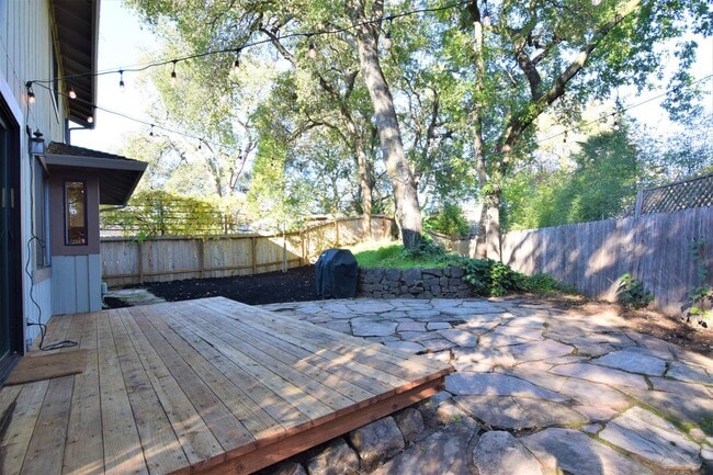 Building Photo - Beautiful 4bd/ 2.5 ba House