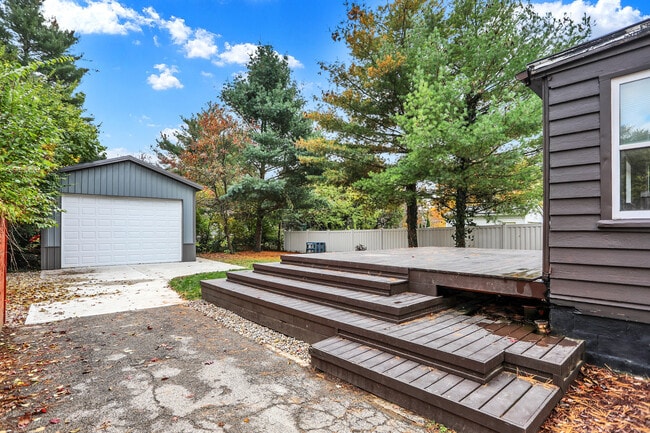 Building Photo - 233 W Westfield Blvd