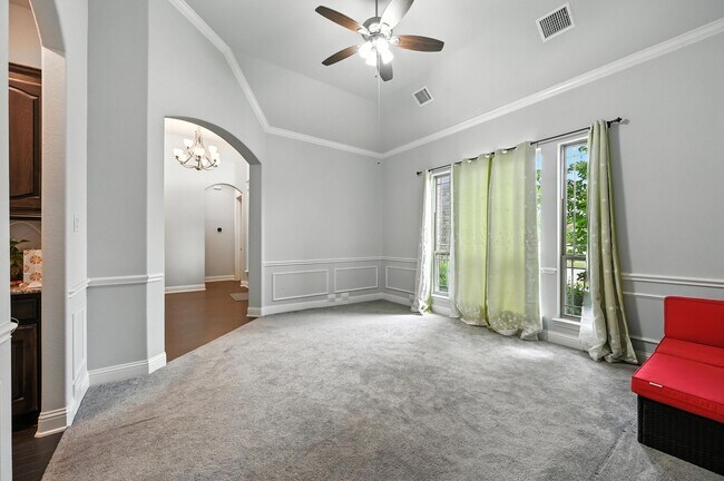 Building Photo - 13923 Hopewell Dr