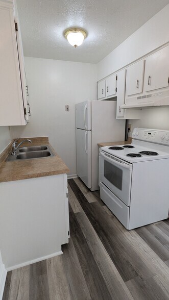 Building Photo - 302 Crescent Ct