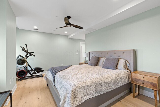 Building Photo - 50 W Broad St