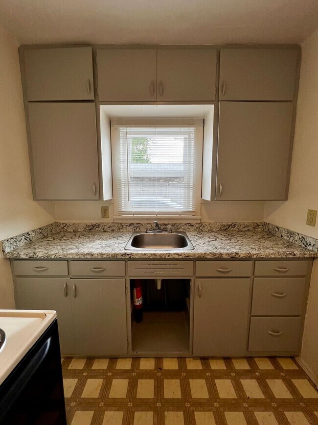 Building Photo - L708