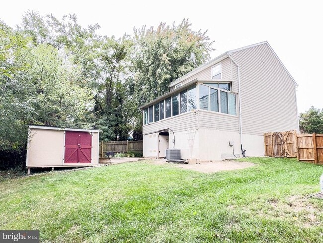 Building Photo - 13 Boulevard Pl