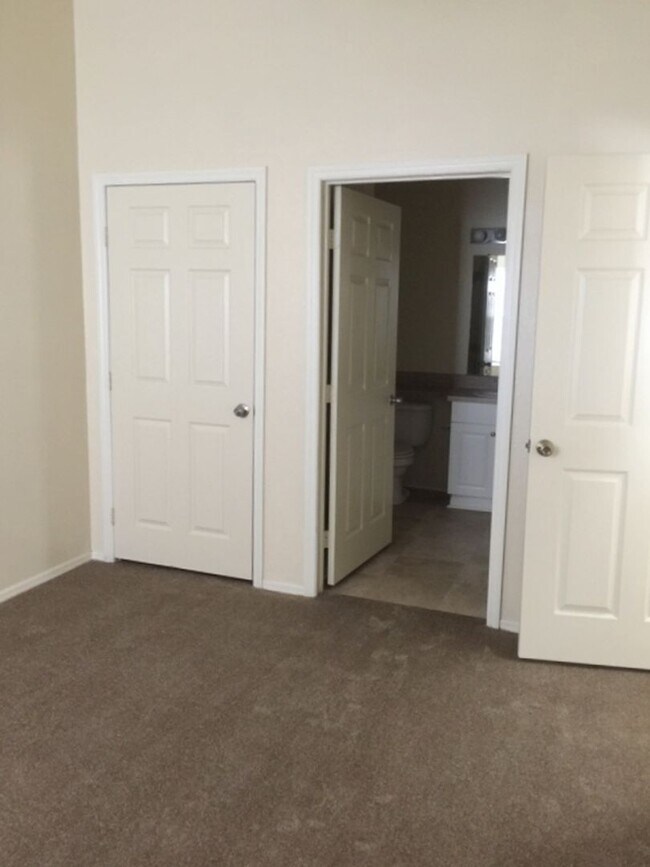 Building Photo - THREE BEDROOM CONDO AVAIILABLE IN BELMONT