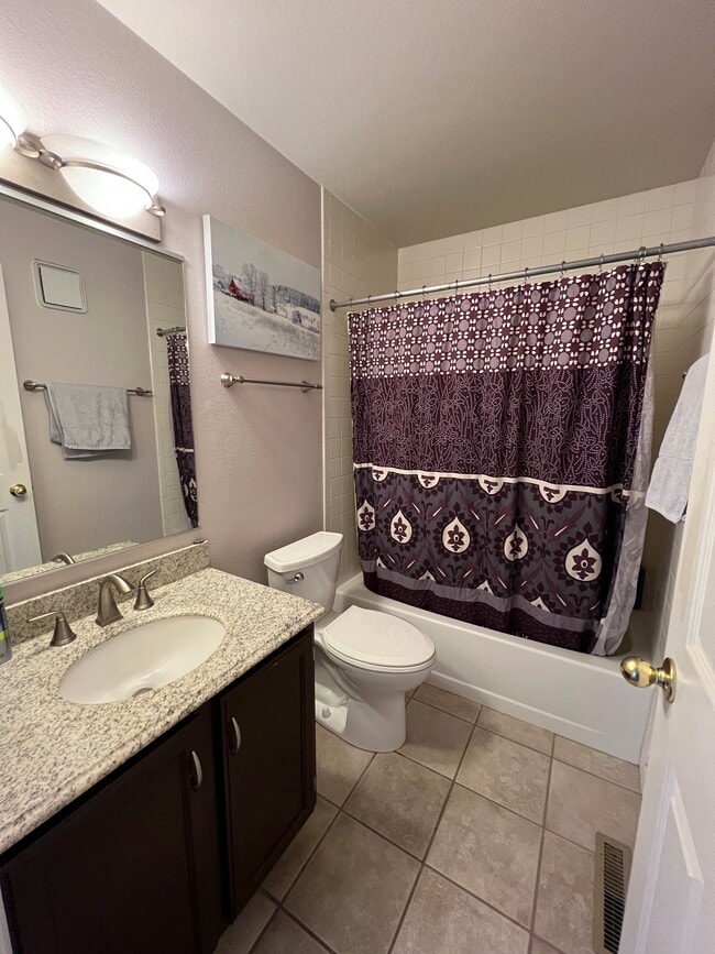 Full bath in hallway with bathtub - 4670 White Rock Cir