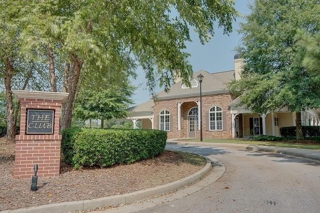 Building Photo - 1504 Longmont Dr