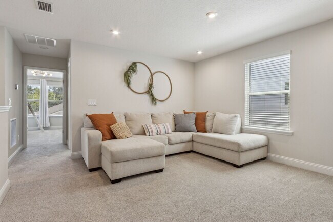 Building Photo - 579 Meadow Creek Dr