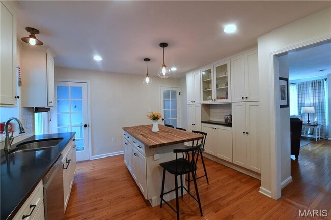 Building Photo - 342 Greenleaf Dr