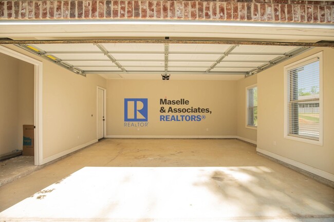 Building Photo - 4 Bed/3 Bath Home in Castlewoods