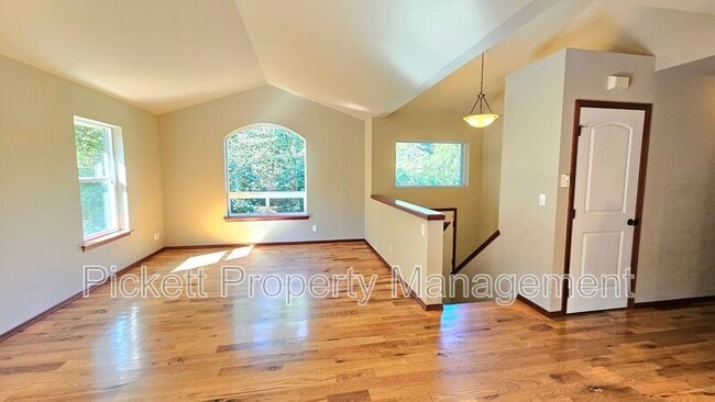 Building Photo - 1330 Corbet Dr