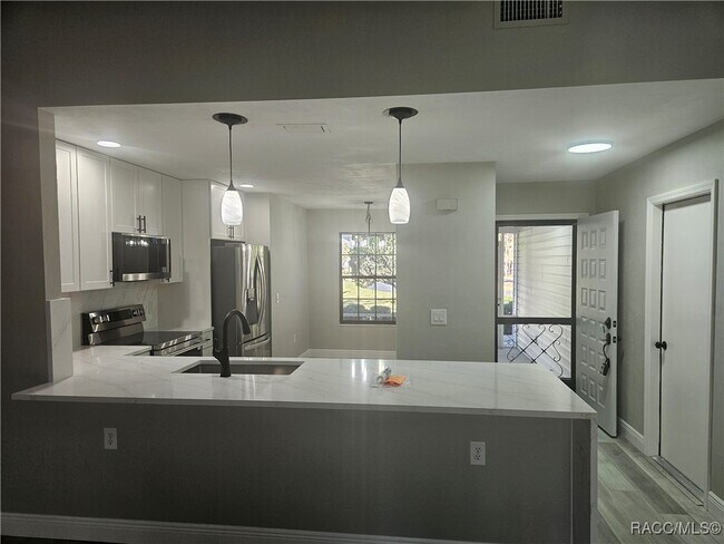 Building Photo - 2320 N Hendry Point