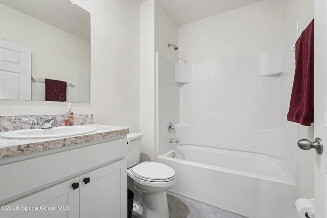 Building Photo - 543 Old Country Rd S E