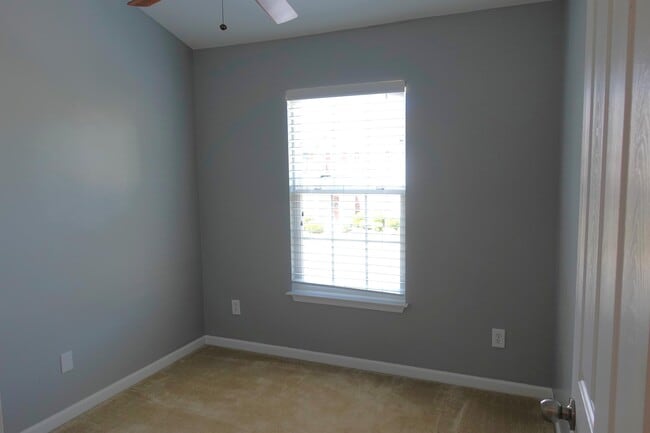 Building Photo - 202 Elise Dr