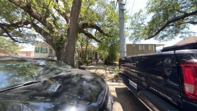 Building Photo - Well-Kept 2-Bedroom, 1-Bath Home in a Desi...