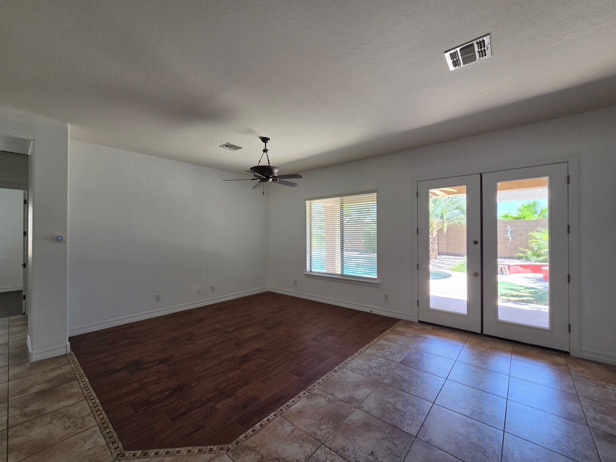 Building Photo - 3127 E Coconino Dr