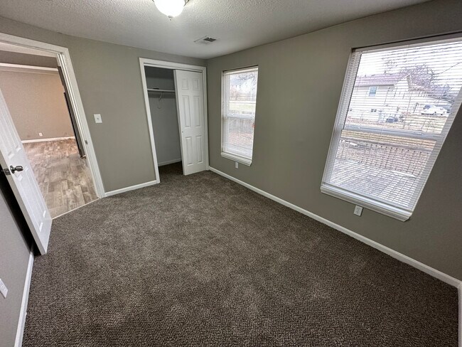 Building Photo - 710 S Logan Ave
