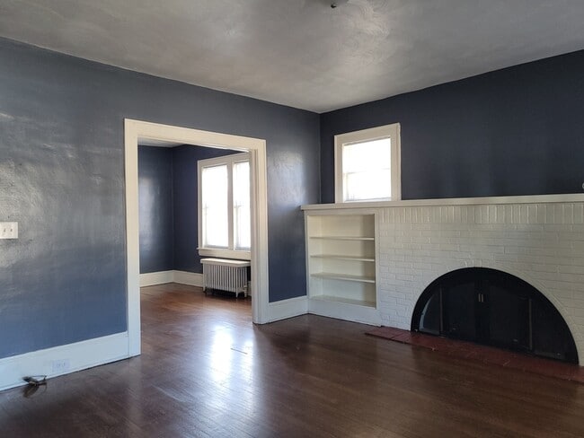 Building Photo - 2112 Memorial Ave SW