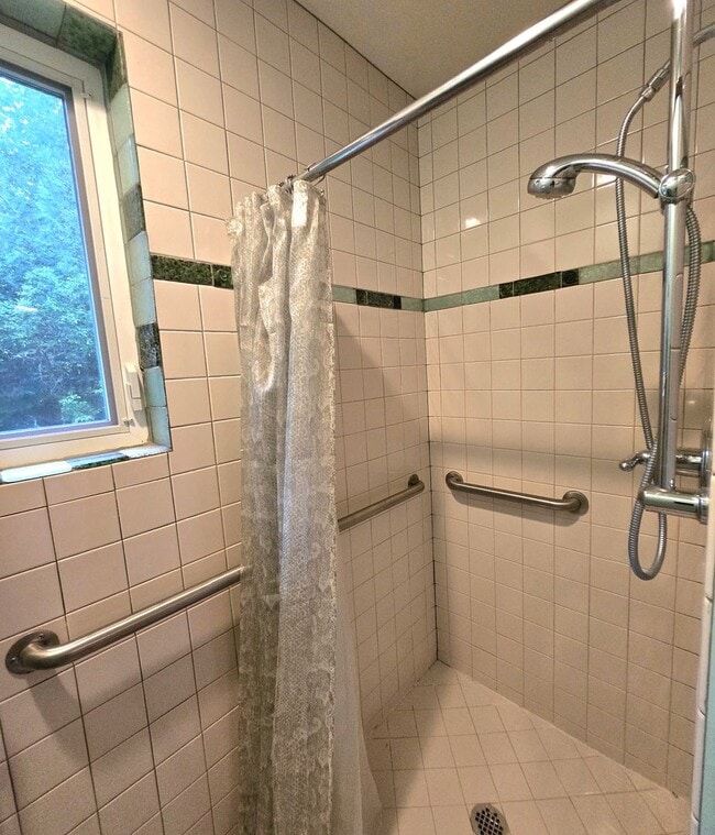 Building Photo - 2 Bedroom, 2 Bathroom Home For Rent in the...