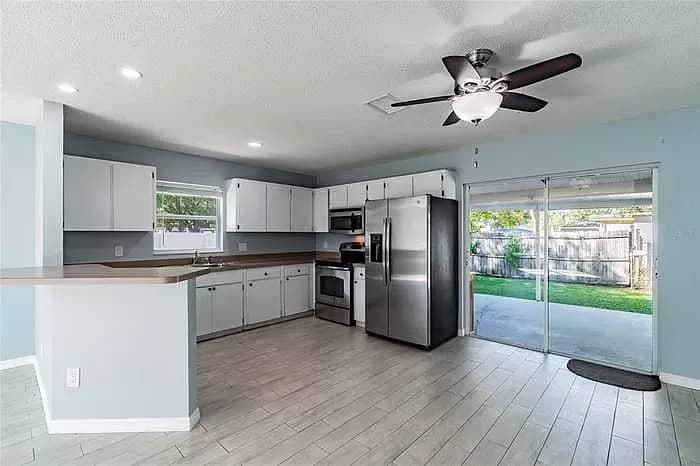 Building Photo - 2002 N St Vincent St