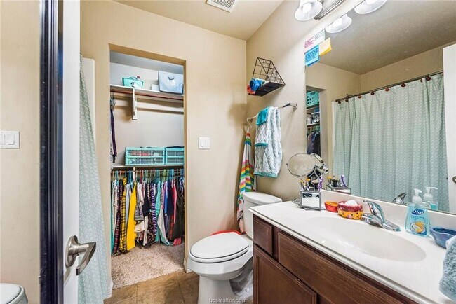 Building Photo - SUBLEASE Aug 11 2025 in Lakeridge Townhomes!