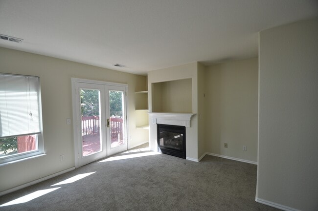 Building Photo - 5108 Sydney Ave