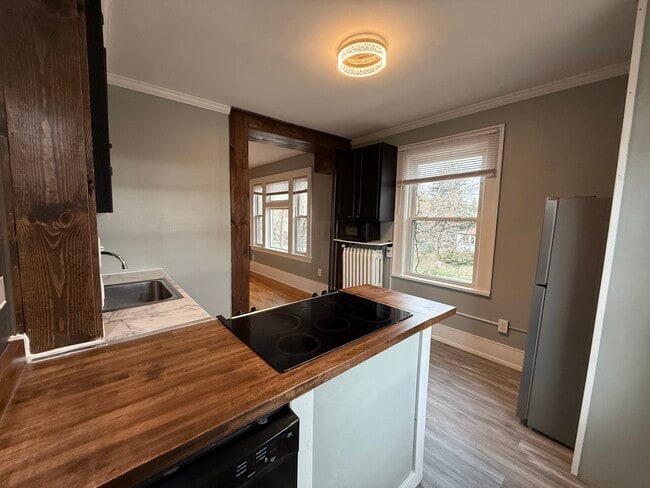 Building Photo - 780 Curfew St