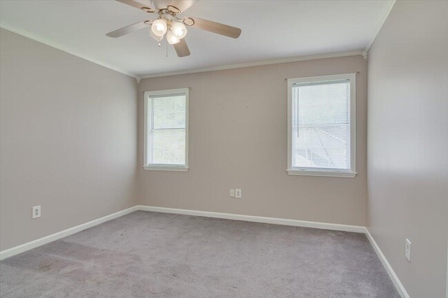 Building Photo - 494 Fairfield Ct