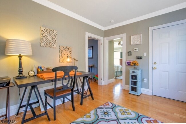 Building Photo - 142 Forest St