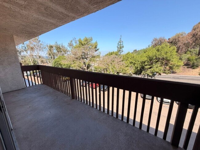 Building Photo - Spacious 2 Bedroom 2 Bathroom Condo with Large Balcony in Mission Valley