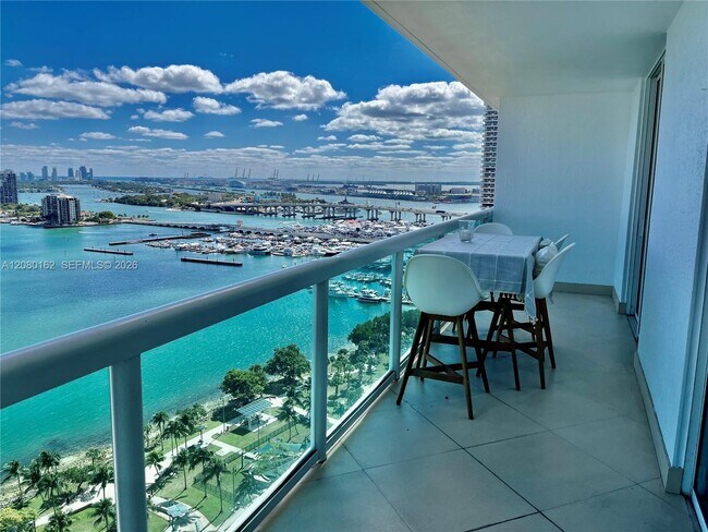 Building Photo - 1800 N Bayshore Dr
