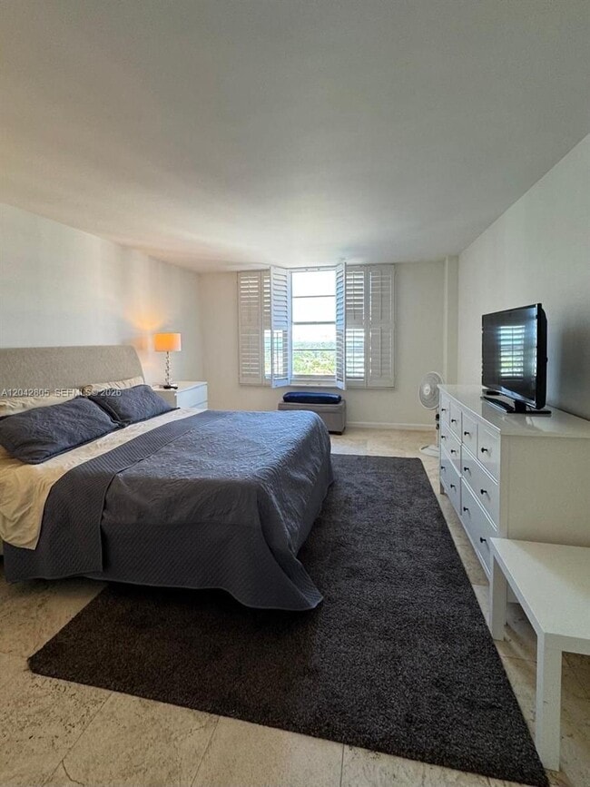 Building Photo - 5161 Collins Ave
