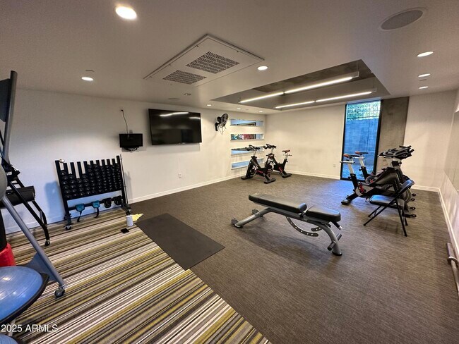 Building Photo - 200 W Portland St