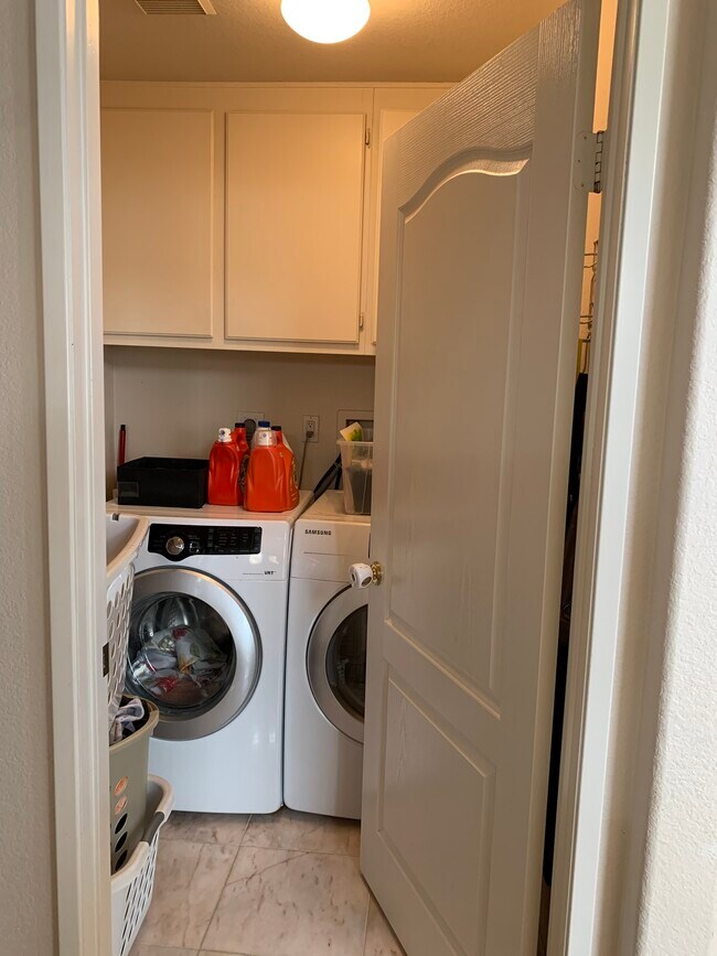 Laundry - 18950 Caminito Cantilena