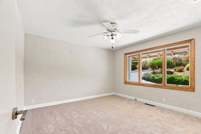 Building Photo - Million Dollar Views! Available Now!
