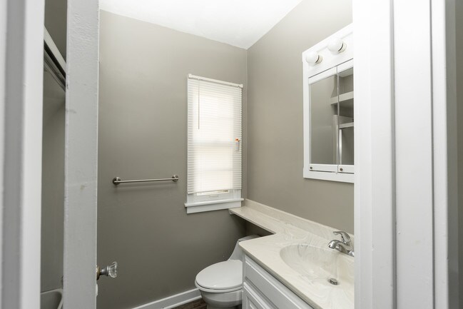 Building Photo - 603 W 18th St