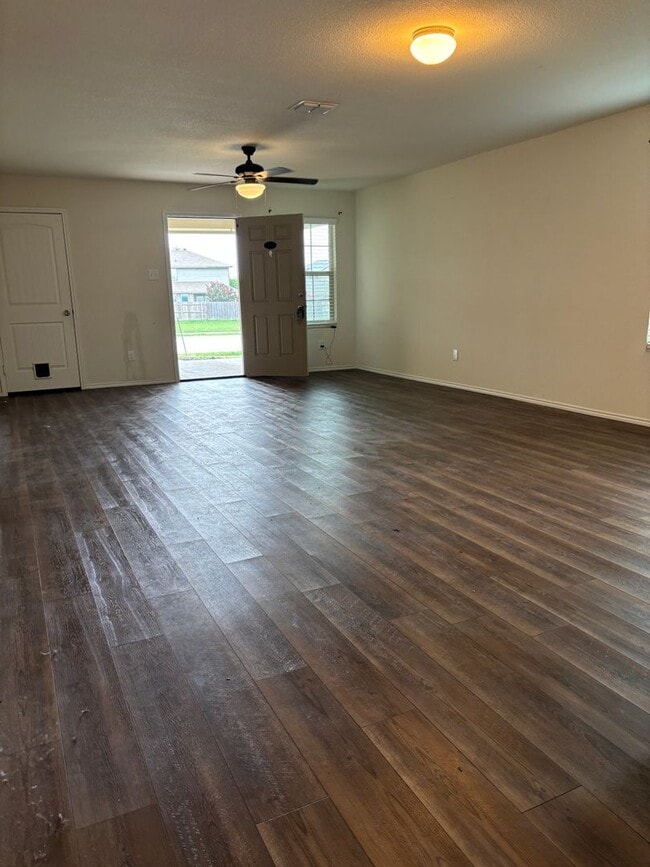 Building Photo - EMISD***3/2/2****