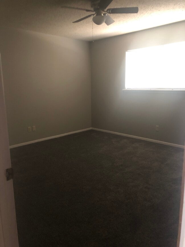 Building Photo - 124 Cottonwood Ln