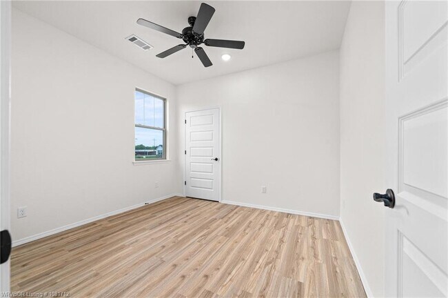 Building Photo - 105 Countryside Wy