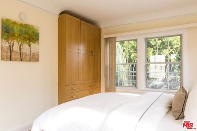 Building Photo - 611 Beachwood Dr