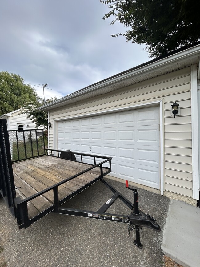 Building Photo - 73 Colonial Dr