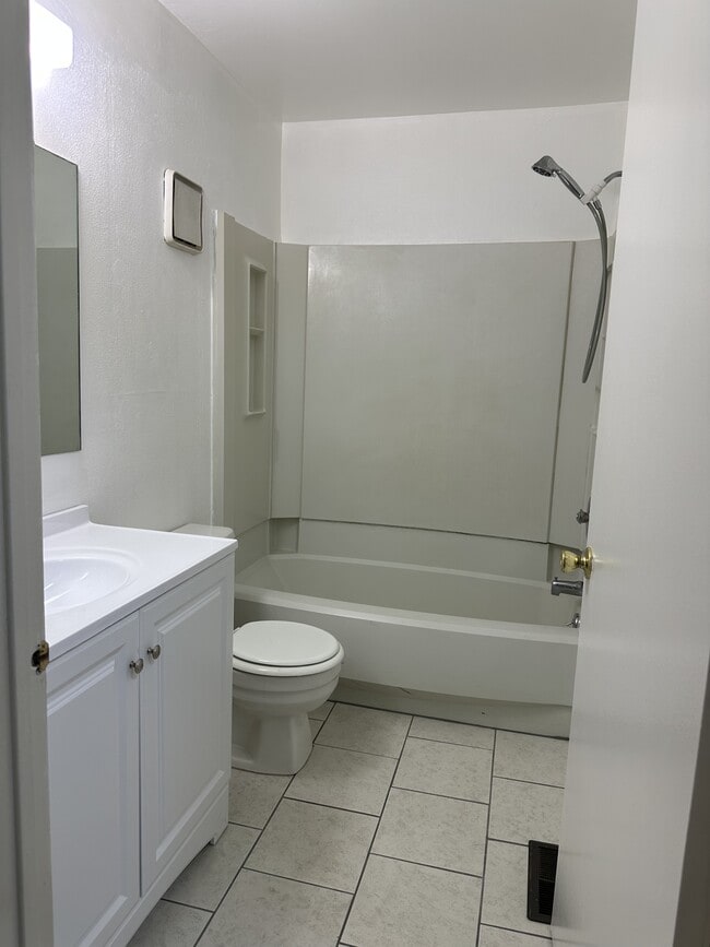 Building Photo - 1511 Woodhollow Dr