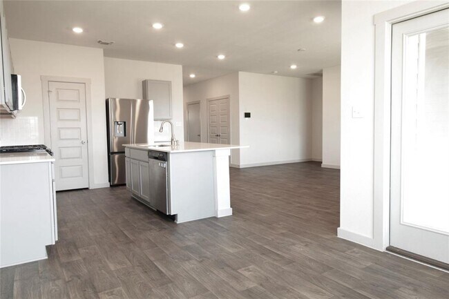 Building Photo - 125 Big Sandy Creek Dr