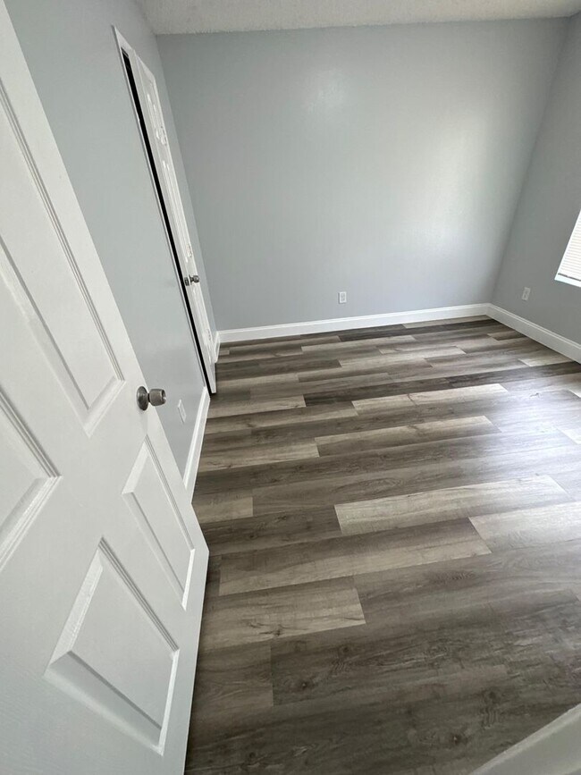 Building Photo - Fully renovated 3/2 Single-Family Home Available for Immediate rent!