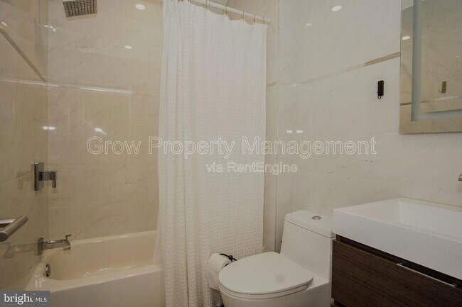 Building Photo - 1616 Cambridge St