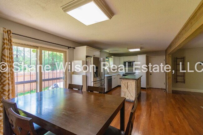 Building Photo - 1/2 off your first month's rent! Charming 4-Bedroom Home in Chattanooga with Spacious 1900 Sq Ft ...