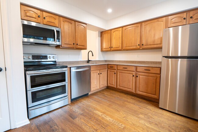 Building Photo - 2119 Hutchison Grove Ct